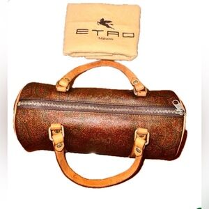 Etro Milano paisley mini papillon barrel handbag.
Preowned. Excellent condition.